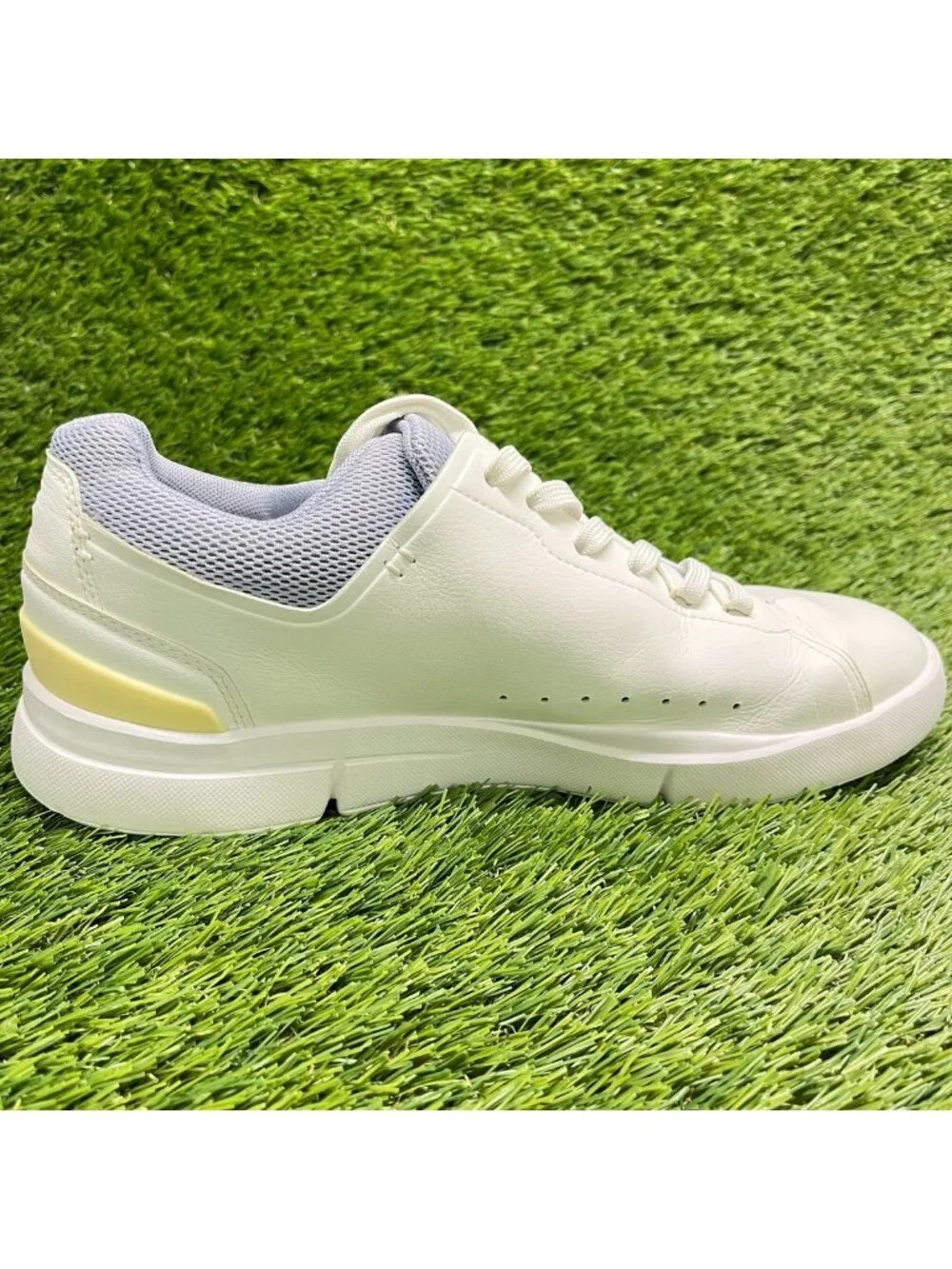 On Cloud Roger Advantage Womens Size 9 White Athletic Leather Shoes Sneakers